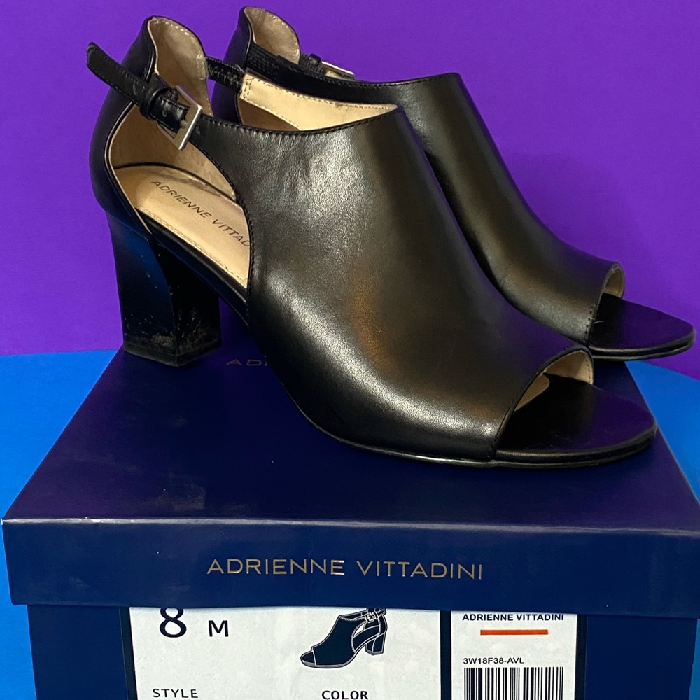 Adrienne Vittadini Ricochet peep toe sandals Sz 8